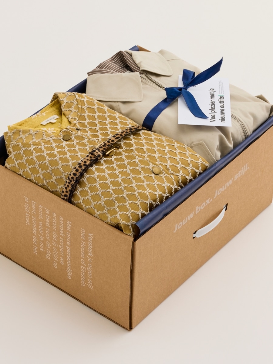 kledingbox vrouw met casual outfits