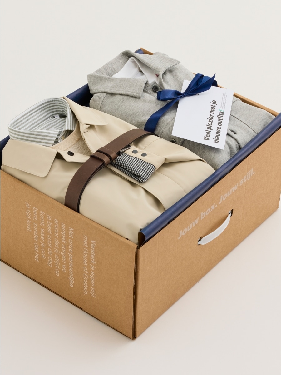 Kledingbox voorbeeld voor mannen met overshirt en mantel
