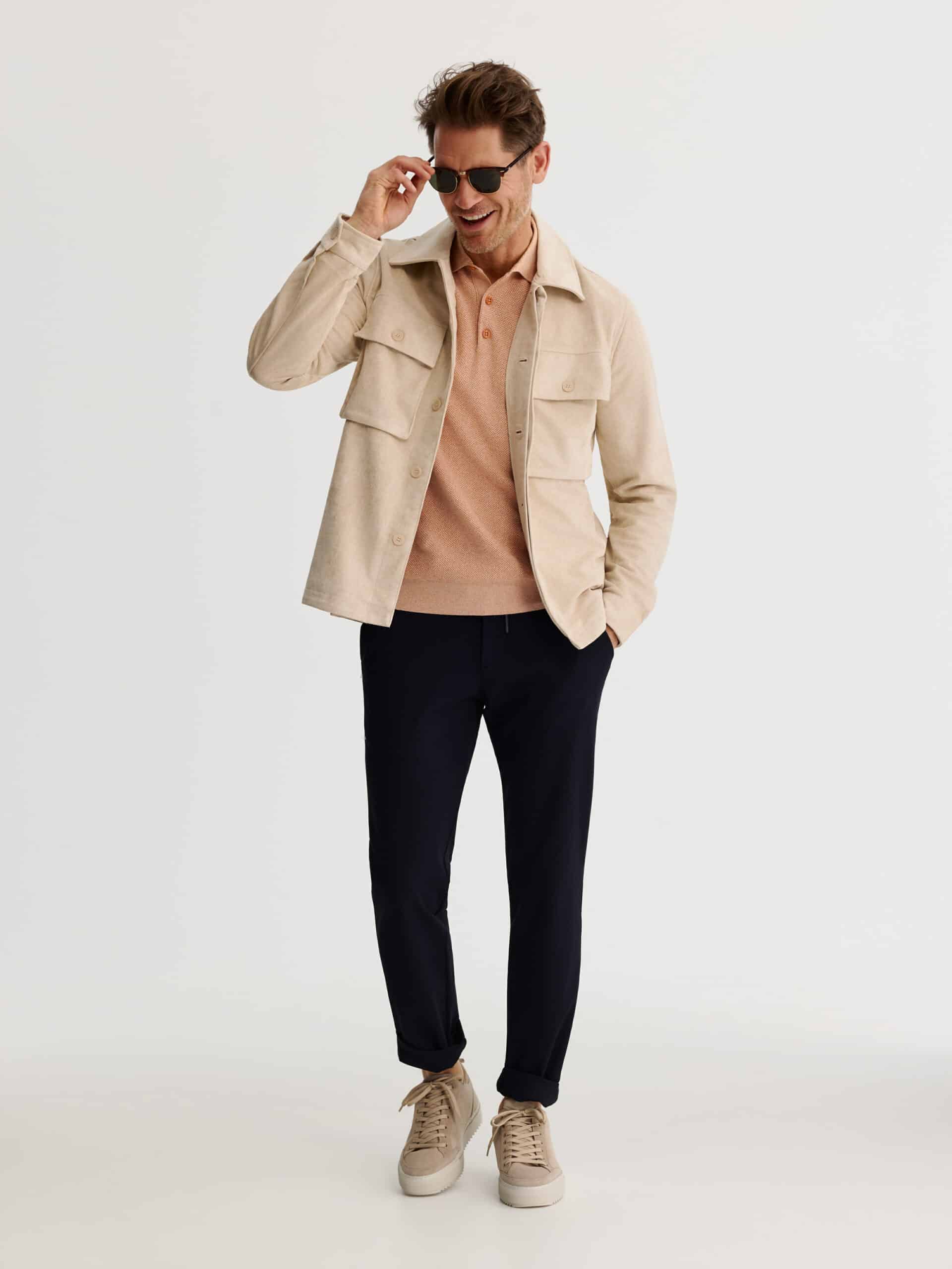 Kledingbox voorbeeld voor mannen met overshirt en mantel